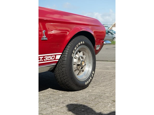 A 1968 shelby gt350 fastback, 302 cui v8, four-speed manual, candy apple red over black, shelby no. 02716 - afbeelding 31 van  73