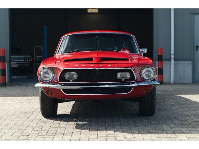 A 1968 shelby gt350 fastback, 302 cui v8, four-speed manual, candy apple red over black, shelby no. 02716 - afbeelding 23 van  73