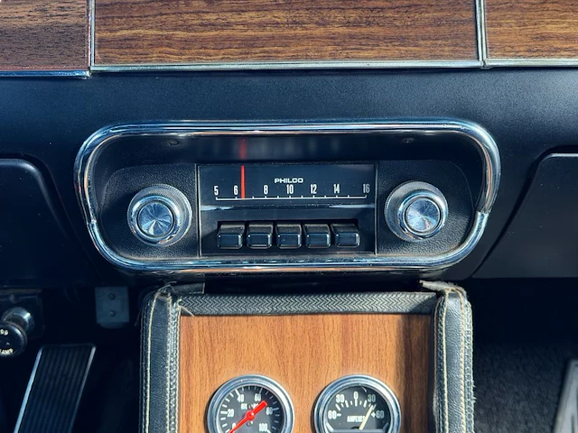 A 1968 shelby gt350 fastback, 302 cui v8, four-speed manual, candy apple red over black, shelby no. 02716 - afbeelding 47 van  73