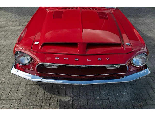 A 1968 shelby gt350 fastback, 302 cui v8, four-speed manual, candy apple red over black, shelby no. 02716 - afbeelding 45 van  73