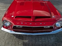 A 1968 shelby gt350 fastback, 302 cui v8, four-speed manual, candy apple red over black, shelby no. 02716 - afbeelding 45 van  73