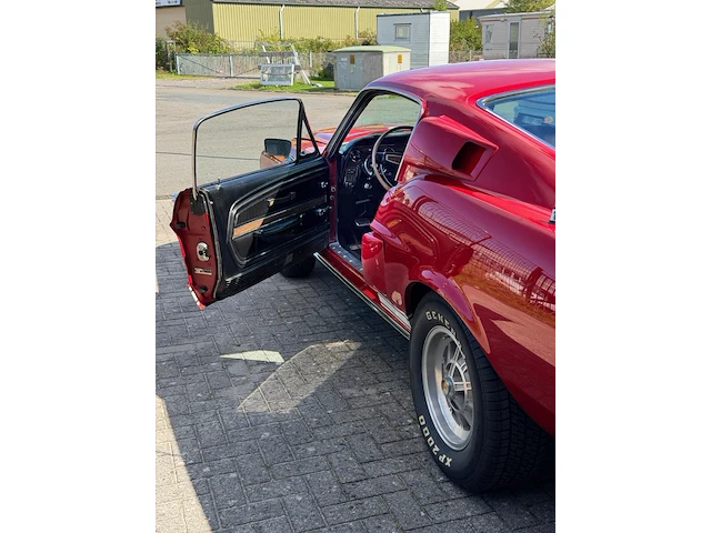 A 1968 shelby gt350 fastback, 302 cui v8, four-speed manual, candy apple red over black, shelby no. 02716 - afbeelding 57 van  73