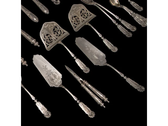 A 198-piece silver cutlery service, german hallmarks (1888-present), 800/000, total weight: 14733 g - afbeelding 5 van  17