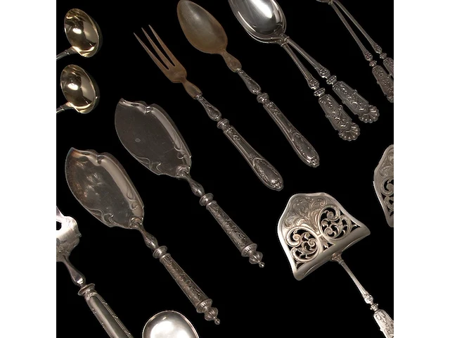A 198-piece silver cutlery service, german hallmarks (1888-present), 800/000, total weight: 14733 g - afbeelding 6 van  17