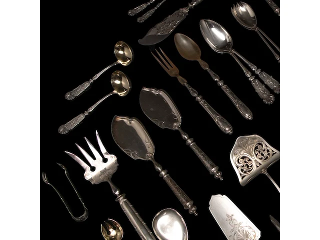 A 198-piece silver cutlery service, german hallmarks (1888-present), 800/000, total weight: 14733 g - afbeelding 7 van  17