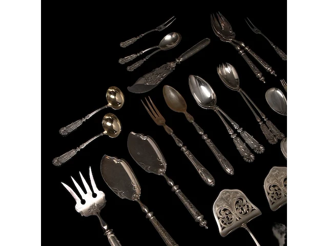 A 198-piece silver cutlery service, german hallmarks (1888-present), 800/000, total weight: 14733 g - afbeelding 8 van  17