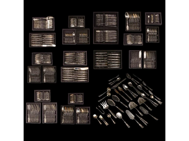 A 198-piece silver cutlery service, german hallmarks (1888-present), 800/000, total weight: 14733 g - afbeelding 9 van  17