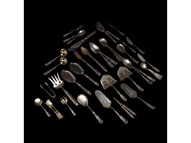 A 198-piece silver cutlery service, german hallmarks (1888-present), 800/000, total weight: 14733 g - afbeelding 1 van  17