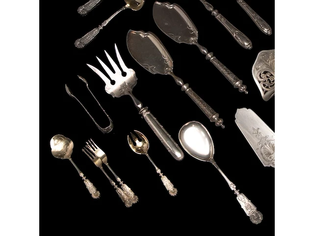 A 198-piece silver cutlery service, german hallmarks (1888-present), 800/000, total weight: 14733 g - afbeelding 10 van  17