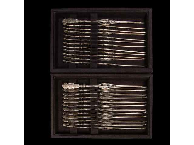 A 198-piece silver cutlery service, german hallmarks (1888-present), 800/000, total weight: 14733 g - afbeelding 11 van  17