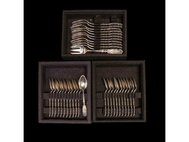 A 198-piece silver cutlery service, german hallmarks (1888-present), 800/000, total weight: 14733 g - afbeelding 12 van  17