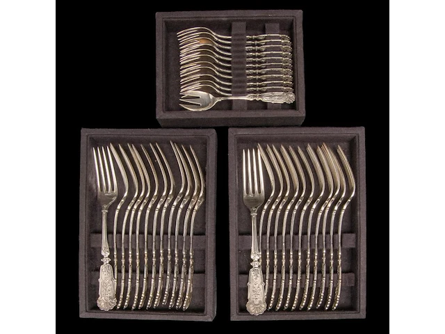 A 198-piece silver cutlery service, german hallmarks (1888-present), 800/000, total weight: 14733 g - afbeelding 16 van  17