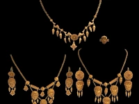 A 19thc etruscan revival yellow gold (20.5/21k) jewellery suite, total weight about 133,2 g