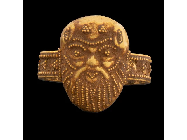 A 19thc etruscan revival yellow gold (20.5/21k) jewellery suite, total weight about 133,2 g - afbeelding 3 van  8