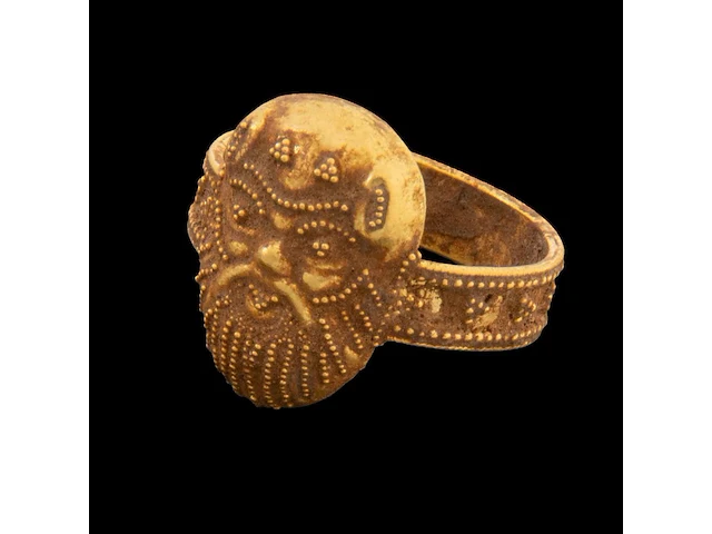 A 19thc etruscan revival yellow gold (20.5/21k) jewellery suite, total weight about 133,2 g - afbeelding 4 van  8
