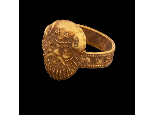 A 19thc etruscan revival yellow gold (20.5/21k) jewellery suite, total weight about 133,2 g - afbeelding 5 van  8