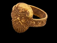A 19thc etruscan revival yellow gold (20.5/21k) jewellery suite, total weight about 133,2 g - afbeelding 5 van  8
