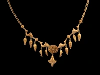 A 19thc etruscan revival yellow gold (20.5/21k) jewellery suite, total weight about 133,2 g - afbeelding 7 van  8