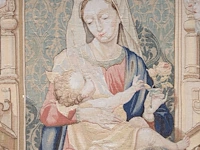 A 19thc wall tapestry depicting a sedes sapientiae, marked t.d.w. 147 x 98.5 cm. (57.86 x 38.78 in.) - afbeelding 3 van  4