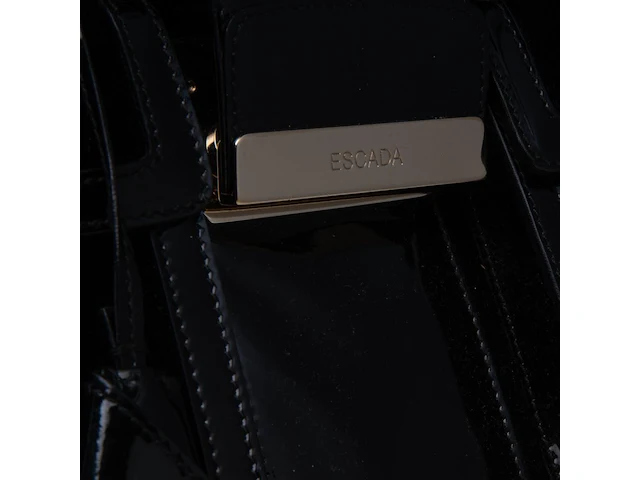 A black escada handbag in velvet and lacquer 17 x 40 x 15 cm. (6.69 x 15 3/4 x 5.91 in.) - afbeelding 2 van  13