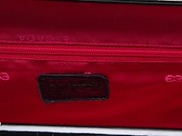 A black escada handbag in velvet and lacquer 17 x 40 x 15 cm. (6.69 x 15 3/4 x 5.91 in.) - afbeelding 4 van  13