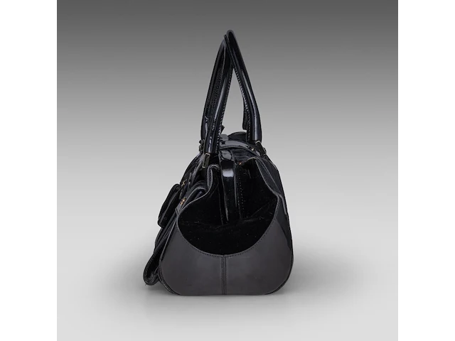 A black escada handbag in velvet and lacquer 17 x 40 x 15 cm. (6.69 x 15 3/4 x 5.91 in.) - afbeelding 8 van  13