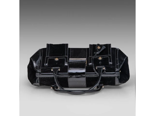 A black escada handbag in velvet and lacquer 17 x 40 x 15 cm. (6.69 x 15 3/4 x 5.91 in.) - afbeelding 11 van  13