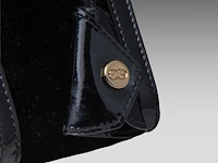 A black escada handbag in velvet and lacquer 17 x 40 x 15 cm. (6.69 x 15 3/4 x 5.91 in.) - afbeelding 13 van  13