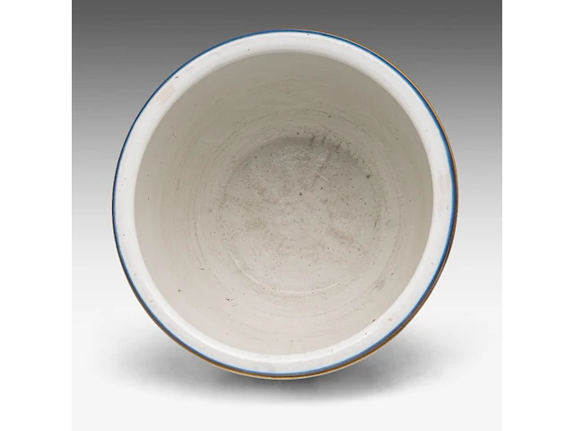 A bleu poudré and famille verte 'flower basket' planter cachepot, 19thc, h 32,5 - ø 36,5 cm - afbeelding 5 van  6