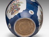 A bleu poudré and famille verte 'flower basket' planter cachepot, 19thc, h 32,5 - ø 36,5 cm - afbeelding 6 van  6