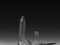 A blown glass phallus flask, england, late 19thc, and a matching folkloric glass phallus, montevideo, uruguay, h 16 - 30 cm - afbeelding 2 van  5