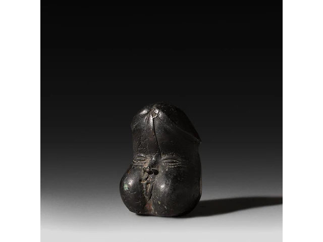 A bronze maneki neko phallic figure, meiji, japan 7 cm. (2.75 in.) - afbeelding 1 van  5