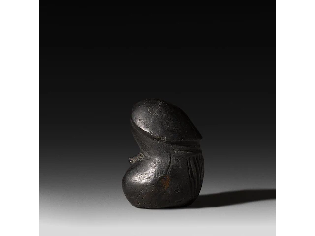 A bronze maneki neko phallic figure, meiji, japan 7 cm. (2.75 in.) - afbeelding 2 van  5