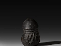 A bronze maneki neko phallic figure, meiji, japan 7 cm. (2.75 in.) - afbeelding 3 van  5