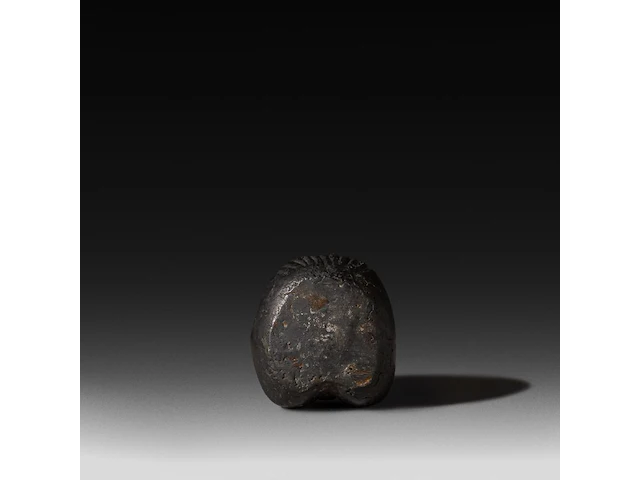 A bronze maneki neko phallic figure, meiji, japan 7 cm. (2.75 in.) - afbeelding 4 van  5