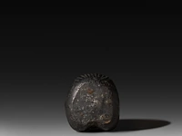 A bronze maneki neko phallic figure, meiji, japan 7 cm. (2.75 in.) - afbeelding 4 van  5