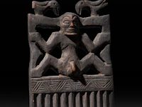 A bronze tribal sceptre from mali and a carved wooden comb with fertility symbols, d.r. congo, h 39 cm (tallest) - afbeelding 5 van  5