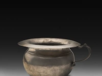 A bruges pewter chamber pot, by de witt, 18thc 12 x 28 cm. (4.71 x 11.01 in.)