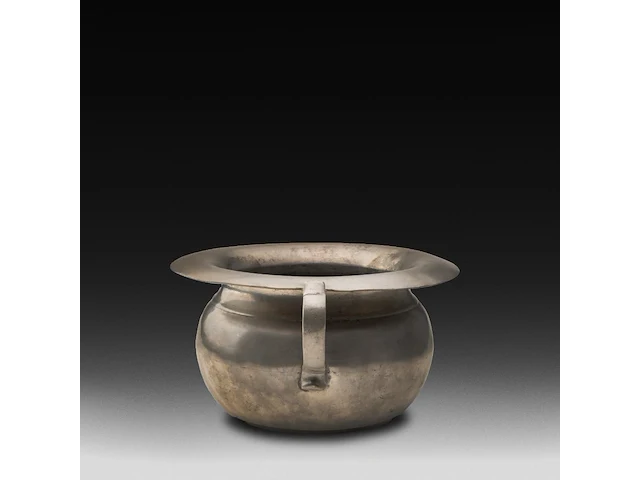 A bruges pewter chamber pot, by de witt, 18thc 12 x 28 cm. (4.71 x 11.01 in.) - afbeelding 2 van  5