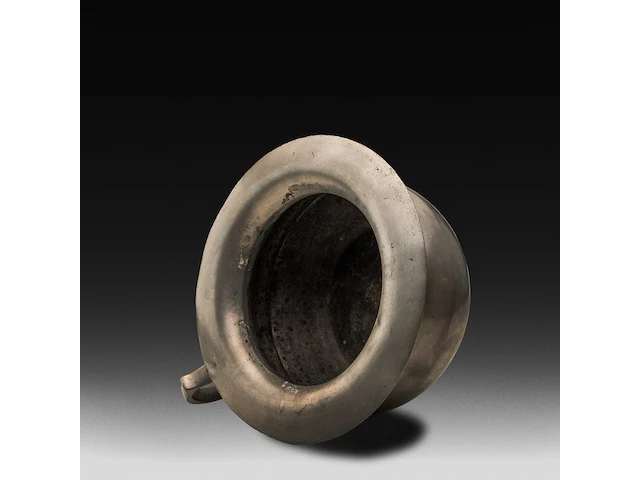 A bruges pewter chamber pot, by de witt, 18thc 12 x 28 cm. (4.71 x 11.01 in.) - afbeelding 5 van  5