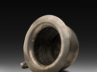 A bruges pewter chamber pot, by de witt, 18thc 12 x 28 cm. (4.71 x 11.01 in.) - afbeelding 5 van  5