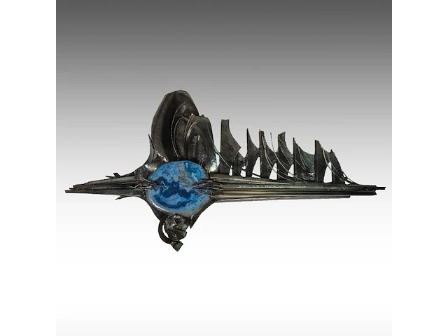 A brutalist wall light by marc dhaenens, metal construction with an intersection of a mineral 92 x 176 cm. (36.21 x 69.29 in.) - afbeelding 1 van  5
