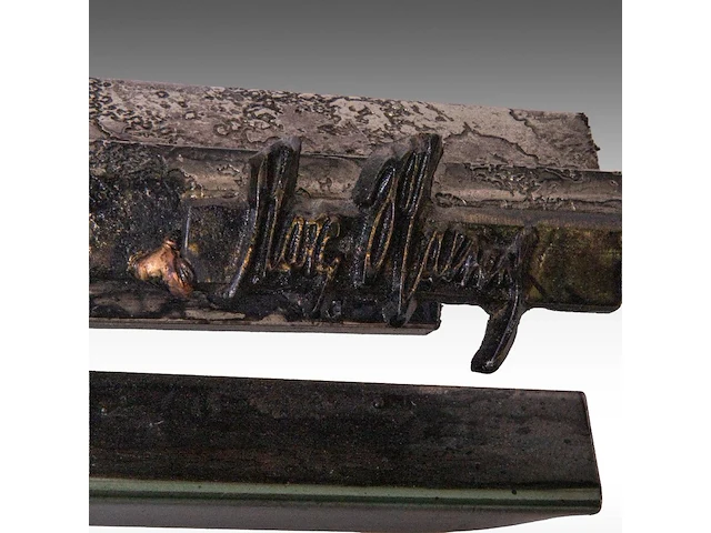 A brutalist wall light by marc dhaenens, metal construction with an intersection of a mineral 92 x 176 cm. (36.21 x 69.29 in.) - afbeelding 2 van  5