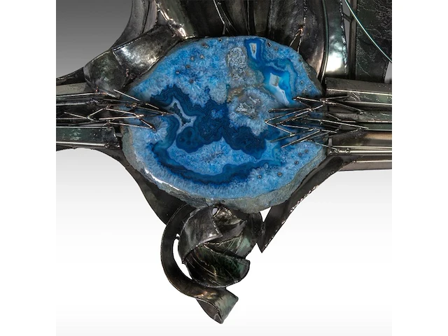 A brutalist wall light by marc dhaenens, metal construction with an intersection of a mineral 92 x 176 cm. (36.21 x 69.29 in.) - afbeelding 3 van  5