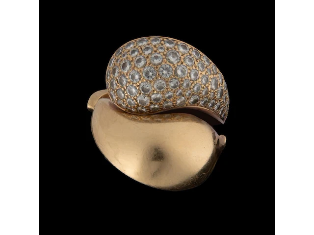 A cartier 18ct yellow gold and diamond 'yin-yang' ring, weight: 21 g (+) - afbeelding 1 van  10