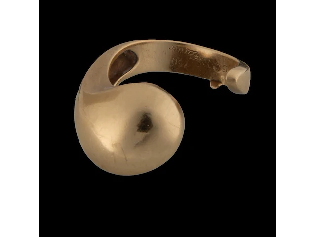 A cartier 18ct yellow gold and diamond 'yin-yang' ring, weight: 21 g (+) - afbeelding 4 van  10