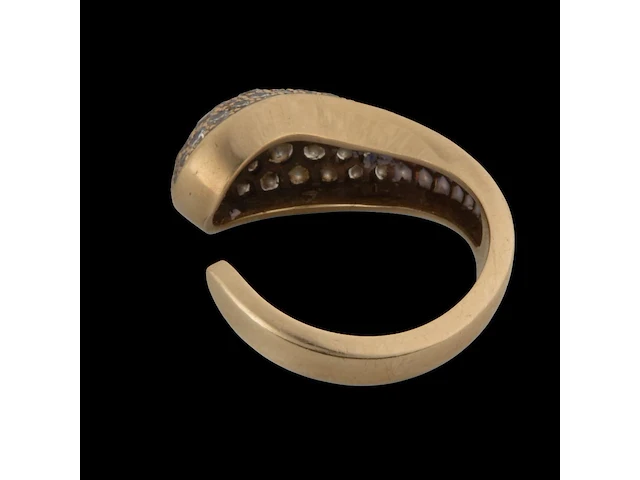 A cartier 18ct yellow gold and diamond 'yin-yang' ring, weight: 21 g (+) - afbeelding 7 van  10