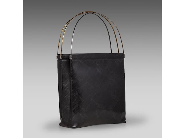 A cartier black 'trinity' top handle bag and a 'trinity' wallet - afbeelding 7 van  13