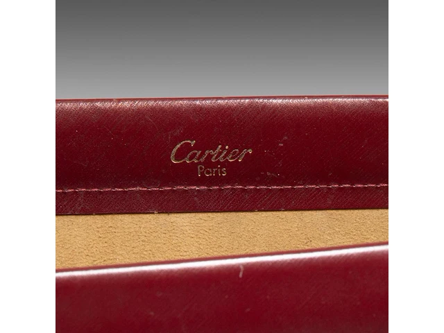 A cartier burgundy 'trinity' top handle bag, wallet and two 'must de cartier' wallets - afbeelding 8 van  16
