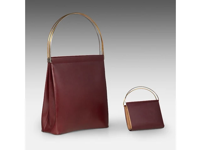 A cartier burgundy 'trinity' top handle bag, wallet and two 'must de cartier' wallets - afbeelding 11 van  16